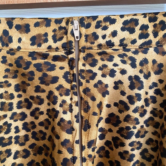 Mi Ami by Francesca’s Women’s Size XS Leopard Animal Print Skirt - Picture 3 of 4